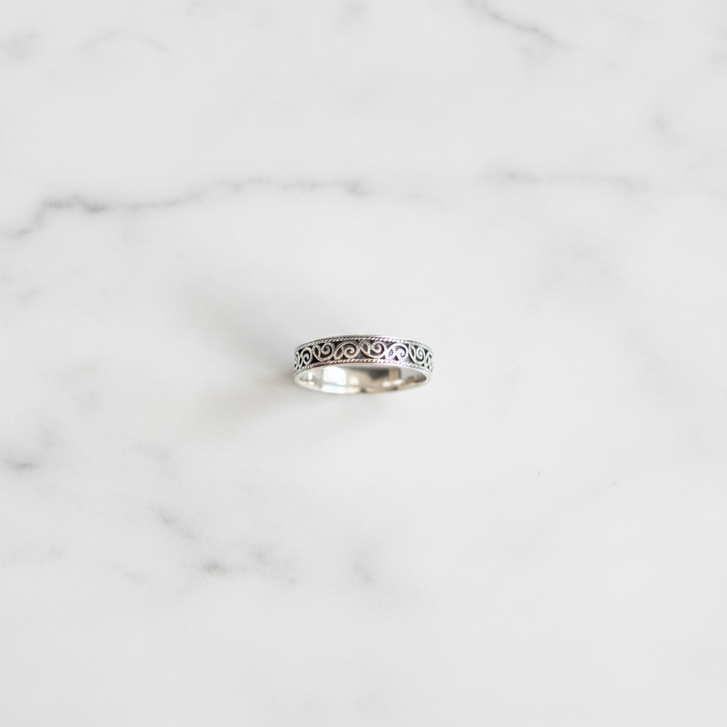 Filigree Band Ring | Victor - flat lay