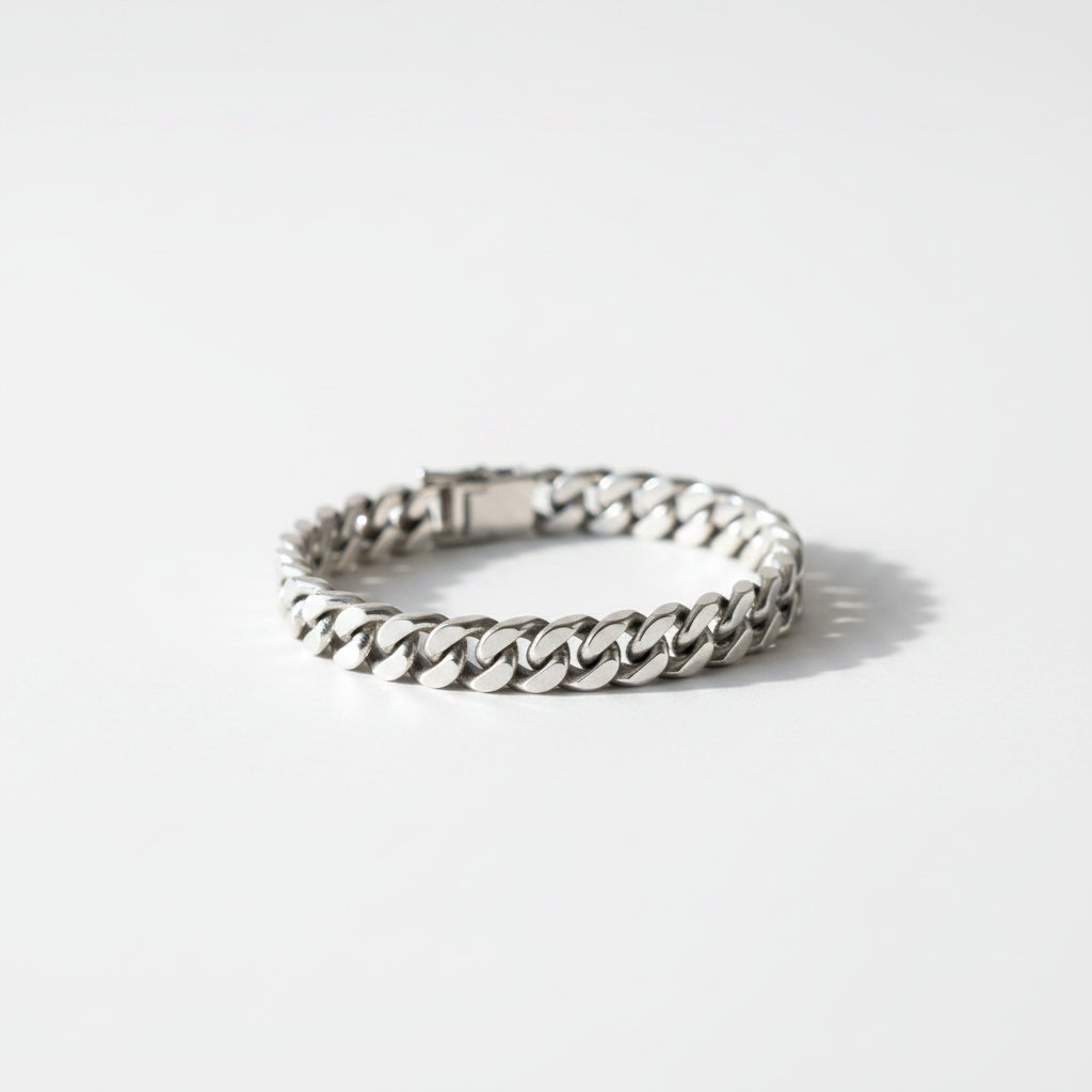 Cuban Link flat lay